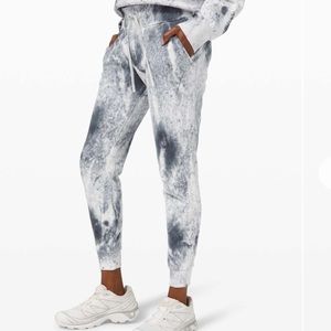 like new lululemon Warm Down Jogger